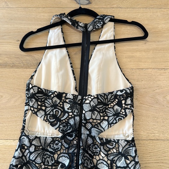 LIKE NEW! Alice + Olivia butterfly knit dress with nude lining, plunging V neck - Picture 4 of 6